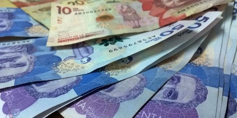 Pesos colombianos